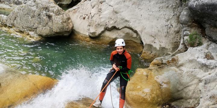 Aqua Trekking vs Canyoning: Which One to Choose in Verdon?